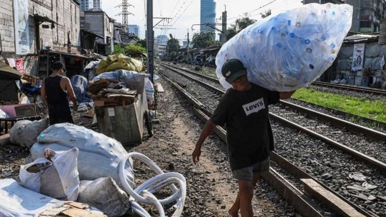 Pulau Jawa mencatatkan jumlah penduduk miskin terbanyak di Indonesia pada 2025