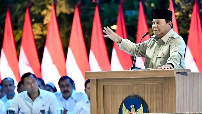 Presiden Prabowo Subianto menekankan pentingnya pemimpin menjauhi rasa benci dan dengki demi persatuan bangsa.