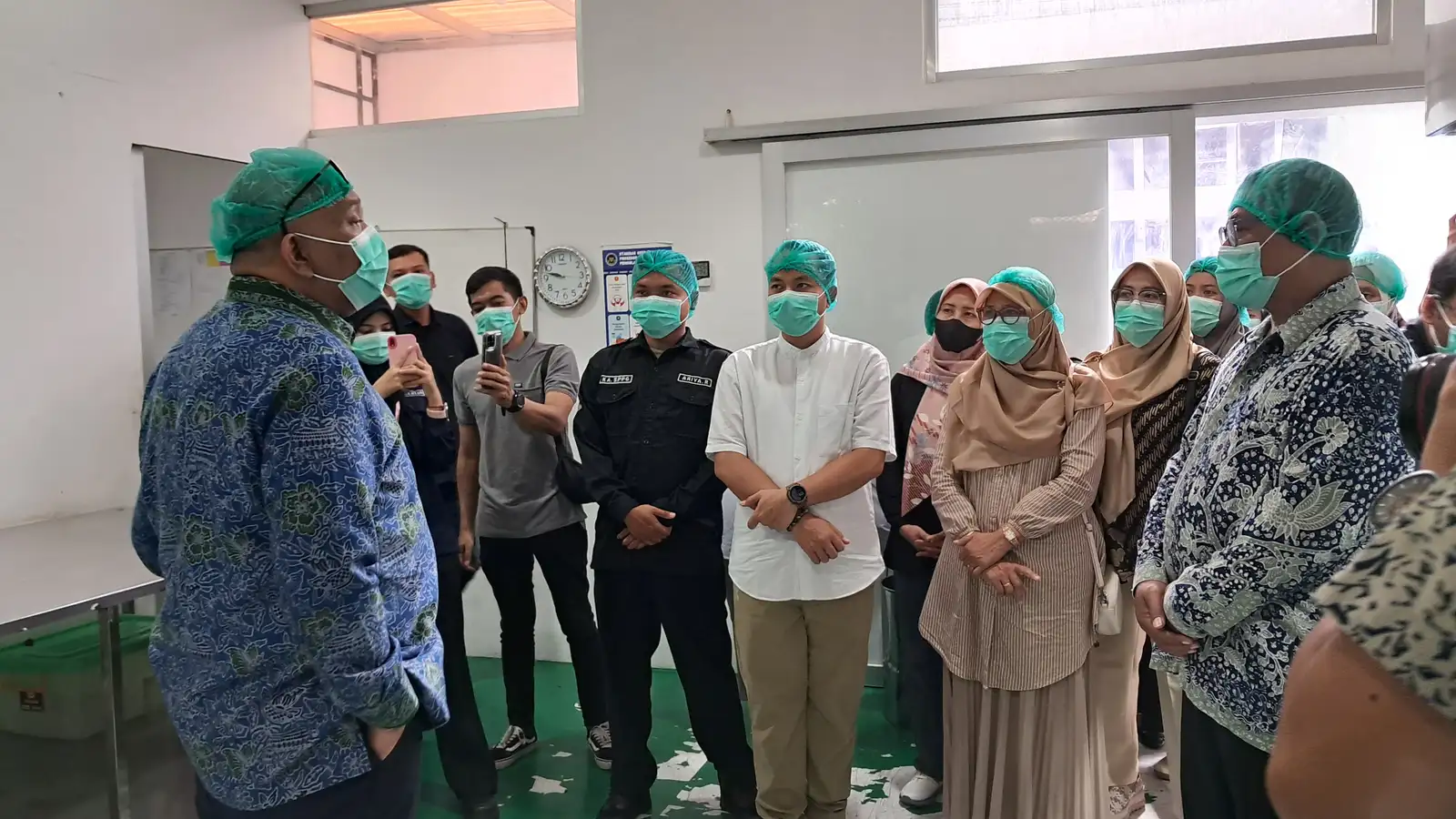 Wakil Menteri Ketenagakerjaan optimistis program Makan Bergizi Gratis (MBG) 2026 bakal menyerap 1,7 juta tenaga kerja.