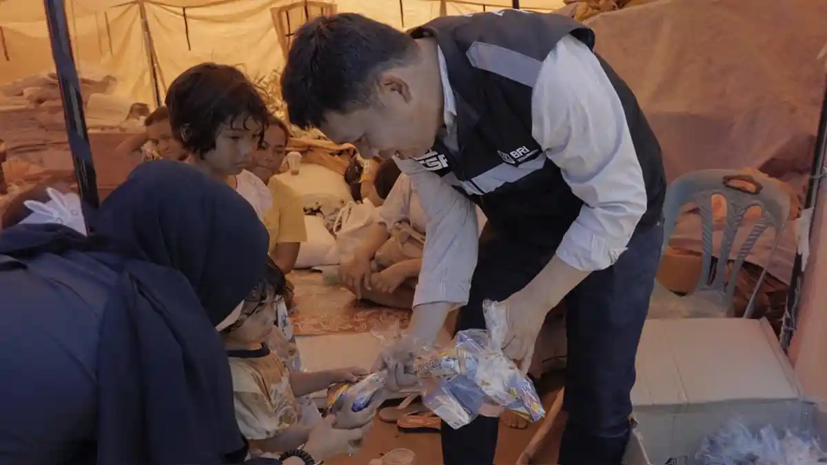 BRI Insurance bergerak cepat membantu korban banjir dan longsor di Sumatera.