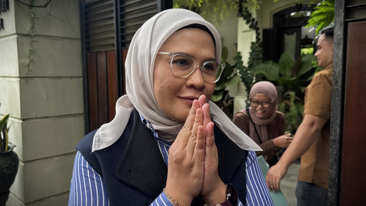 manuver politik mengejutkan anak Da’i Bachtiar yang keluar dari PDIP demi bergabung dengan PSI. Temukan alasan di balik pertemuan rahasia