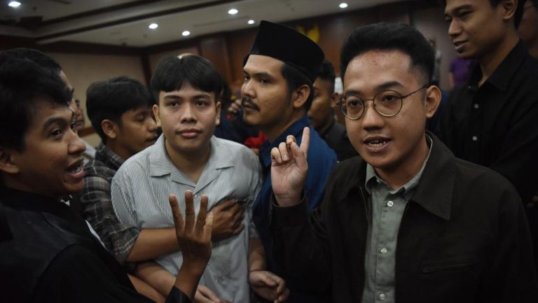 Hakim resmi mengabulkan permohonan pengalihan penahanan Delpedro Cs.