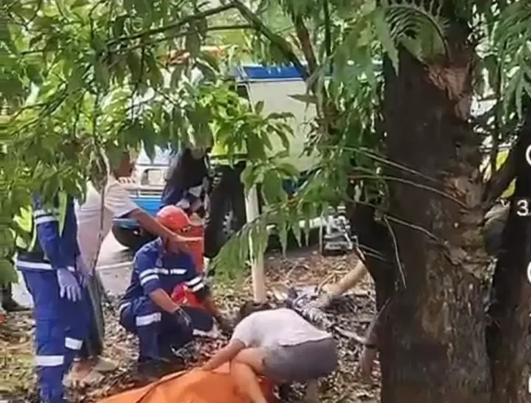 Kabar duka menyelimuti DPRD Sulsel. Istri salah satu anggotanya meninggal dunia setelah mobil menghantam pembatas beton di jalan tol.