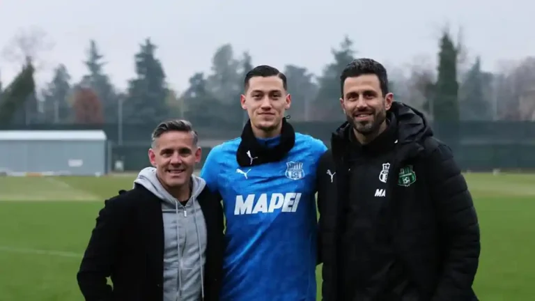 Pelatih Toronto FC John Herdman tertangkap kamera sedang berbincang akrab dengan bintang Timnas Indonesia, Jay Idzes