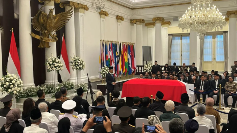 Kementerian Luar Negeri RI melepas kepergian Dubes Agus Widjojo dengan penghormatan penuh.