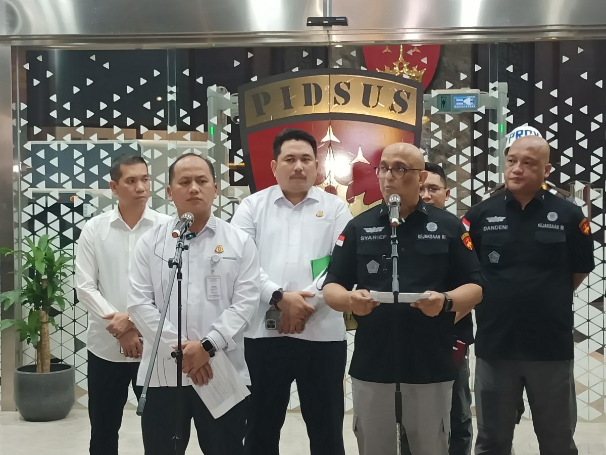 Kasus korupsi ekspor POME mengguncang ekonomi Indonesia dengan kerugian Rp14,3 Triliun.