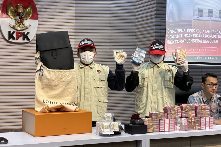 KPK mengungkap fakta mengejutkan! Oknum pejabat Bea Cukai diduga menerima suap Rp7 miliar per bulan