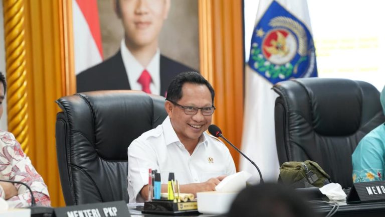 Mendagri menginstruksikan seluruh Kepala Daerah untuk menyukseskan Program 3 Juta Rumah.