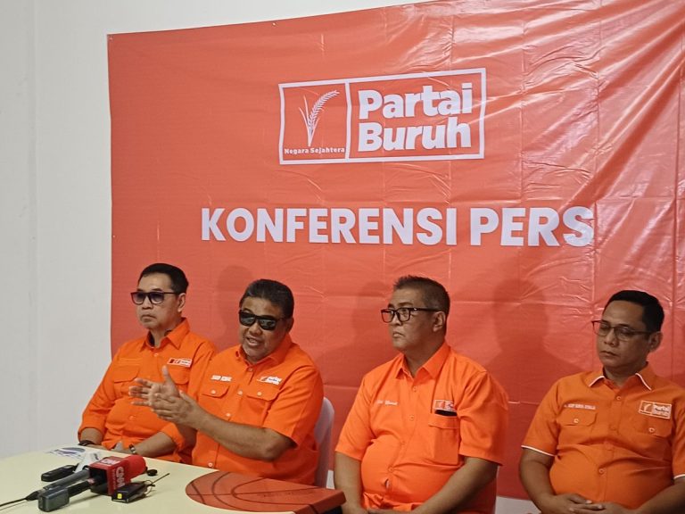 Partai Buruh menuntut penghapusan pajak PPh 21 atas THR mulai tahun ini.