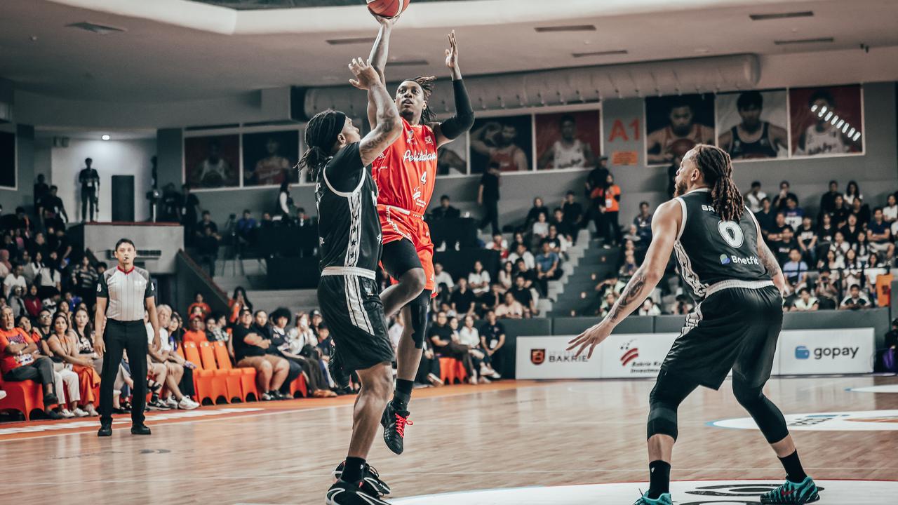 Pelita Jaya Jakarta menyapu bersih paruh pertama IBL 2026 tanpa kekalahan usai jinakkan Borneo Hornbills