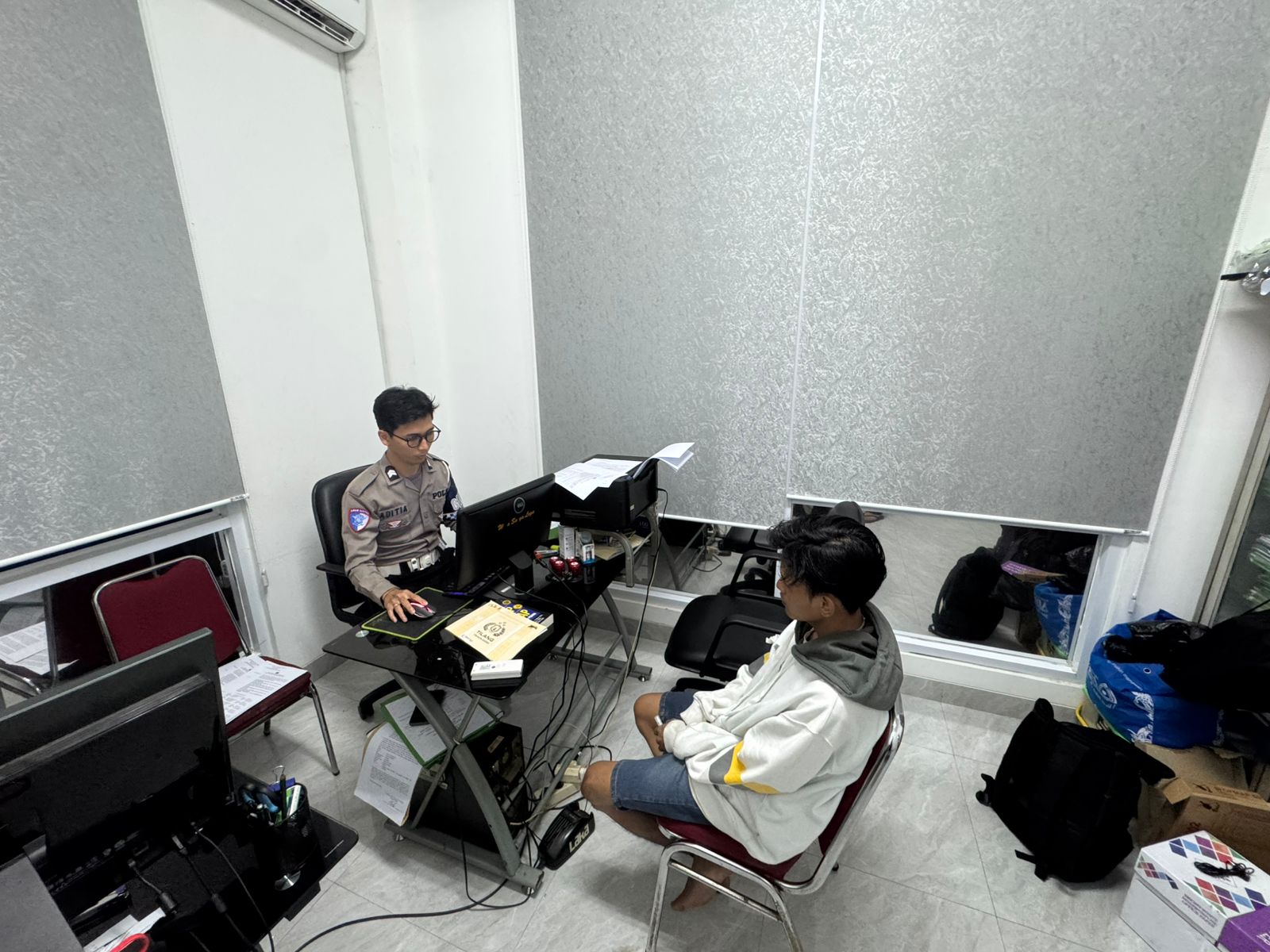 Seorang pemotor picu kecelakaan maut di Bogor dan sempat kabur dari lokasi. Polisi berhasil mengamankan pelaku