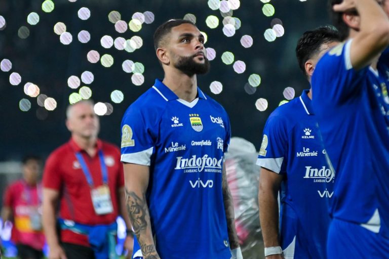 Ratchaburi FC menghancurkan harapan Persib Bandung dalam laga krusial ACL 2. Simak ulasan taktik, rapor pemain
