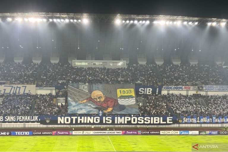 Manajemen Persib Bandung mengambil langkah tegas menutup Tribun Selatan Stadion GBLA setelah kericuhan melawan Ratchaburi FC
