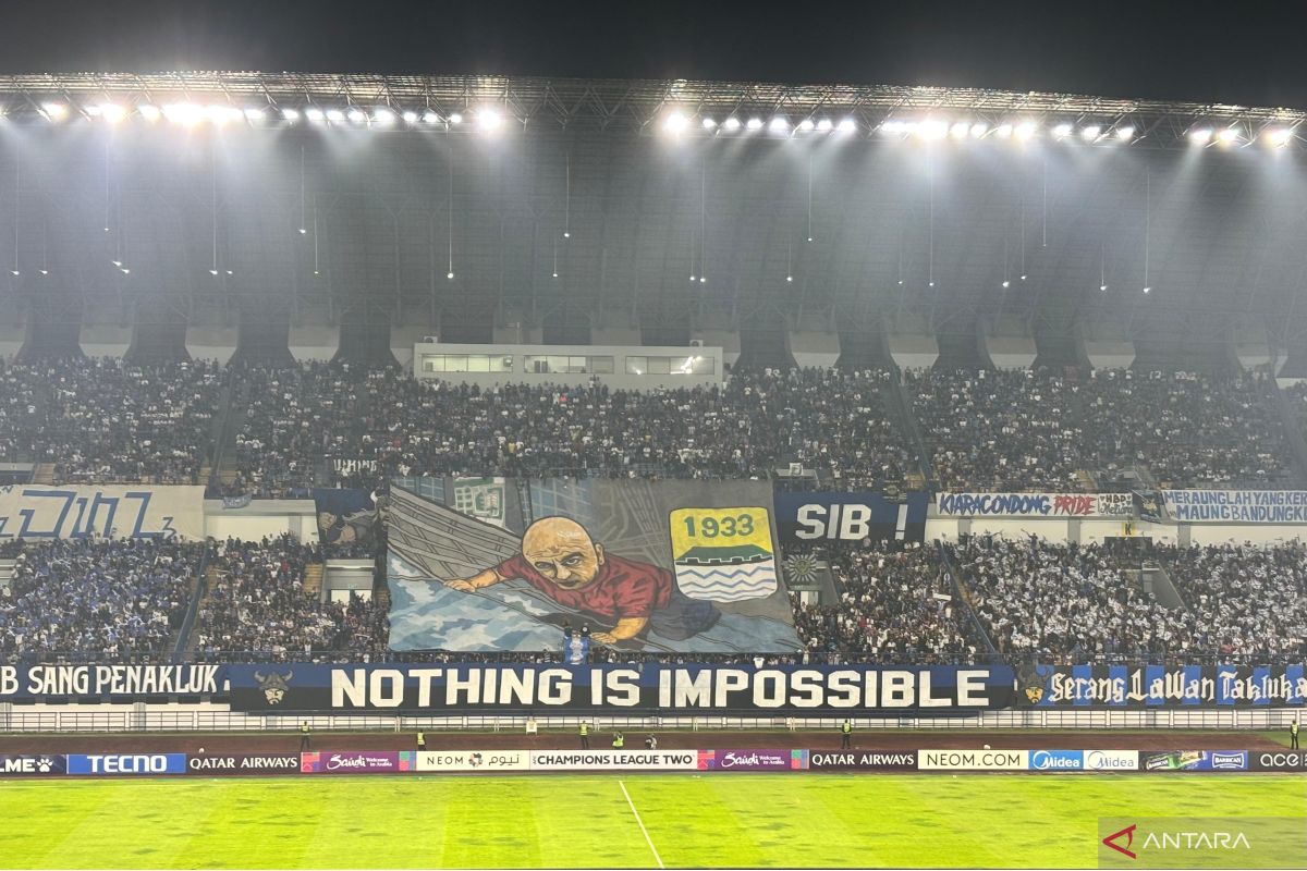 Manajemen Persib Bandung mengambil langkah tegas menutup Tribun Selatan Stadion GBLA setelah kericuhan melawan Ratchaburi FC