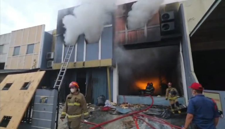 Polres Tangerang Selatan mengusut tuntas kebakaran gudang pestisida yang mengancam lingkungan