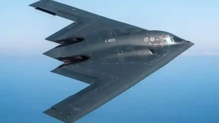 merika Serikat menyiagakan pesawat bomber B-2 Spirit di tengah ketegangan dengan Iran. Simak spesifikasi canggih, teknologi siluman,