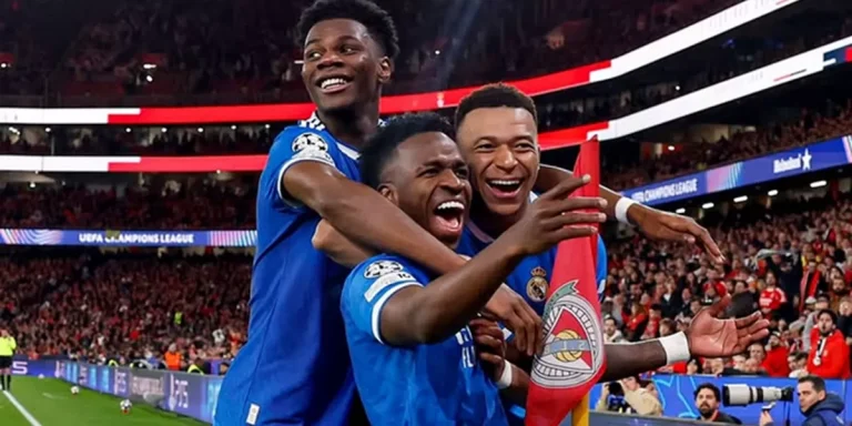 Dunia sepak bola kembali berduka. Vinicius Jr mengalami tindakan rasisme dalam laga melawan Benfica. Kylian Mbappe secara aktif mengecam pelaku.