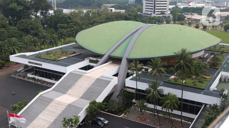 DPR Hemat Energi: Jatah BBM Pejabat Dipangkas & Lampu Mati Pukul 18.00