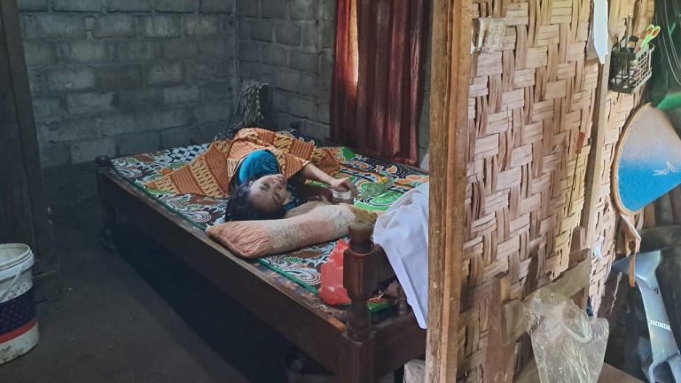 kisah pilu sekaligus inspiratif seorang bocah di Gunungkidul yang memilih meninggalkan bangku sekolah untuk merawat ibunya yang buta dan lumpuh sendirian.