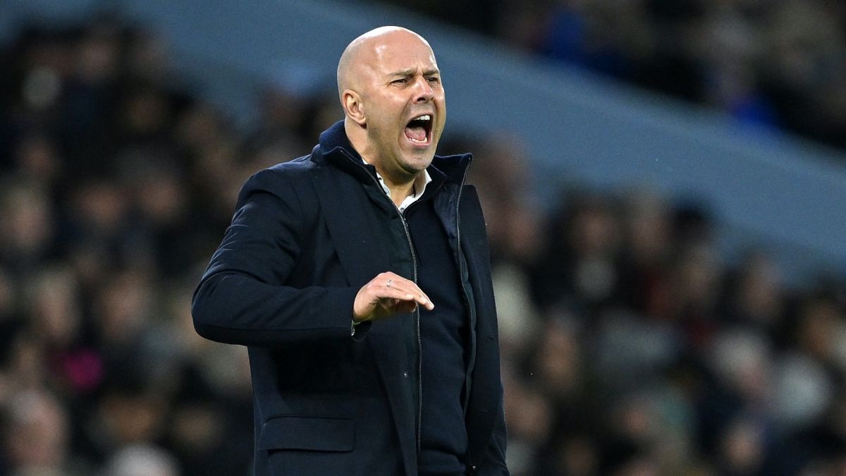 Manajer Liverpool Arne Slot melontarkan klaim berani menjelang perempat final Liga Champions. Ia yakin PSG merasa terancam