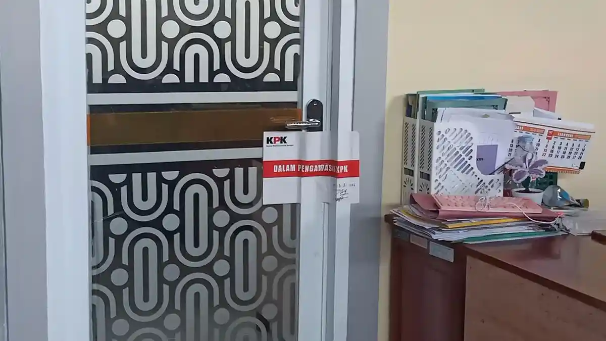 KPK Segel 3 Ruang Kerja di Pemkab Pekalongan, ASN Diminta Berdoa!