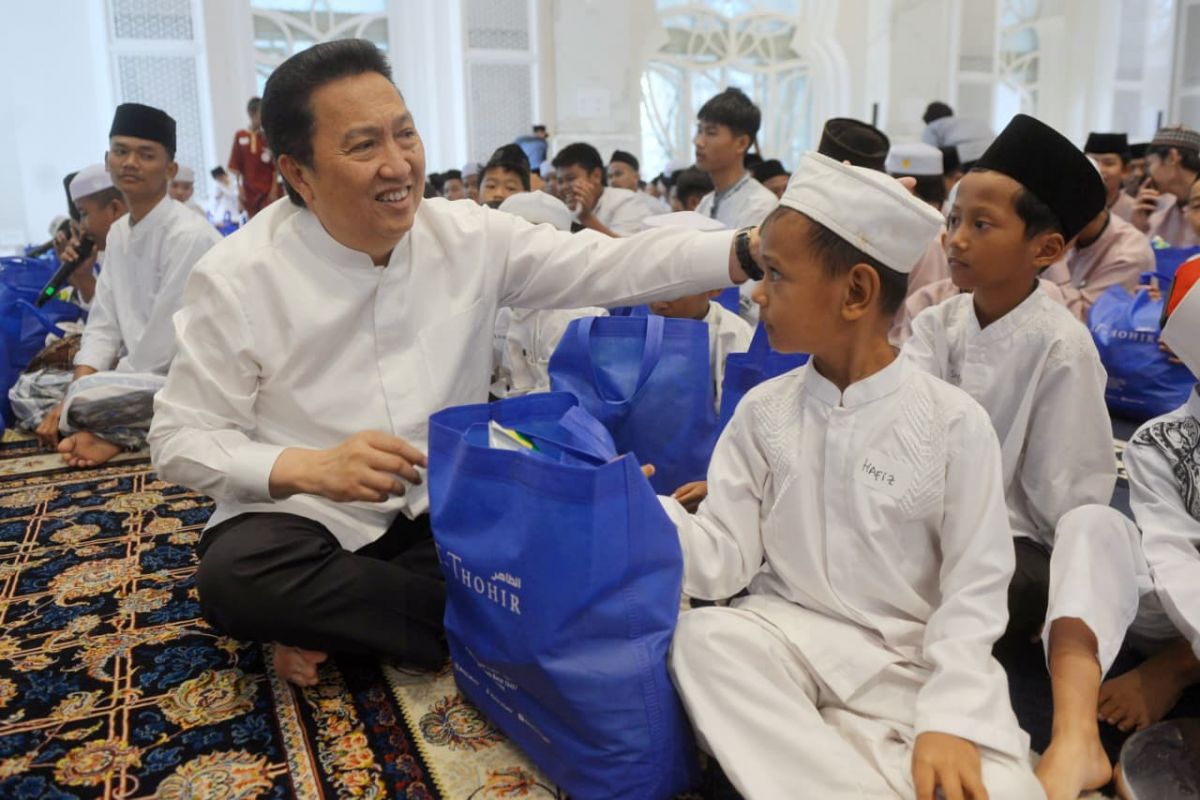 elajahi keindahan Masjid At Thohir Los Angeles, pusat ibadah warga Indonesia di California.