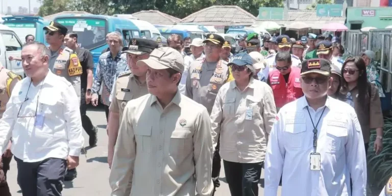 Aksi Nyata! Menteri Lingkungan Hidup Sidak Sampah Terminal Tanjung Priok