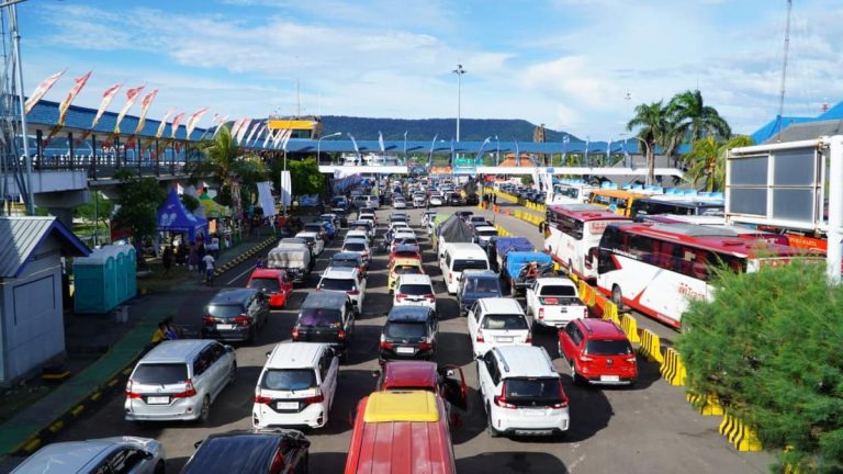 Puncak Arus Balik Lebaran ke Bali: Penumpang Membeludak di Ketapang-Gilimanuk!