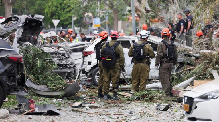 Iran Hantam Israel Lagi: Rudal Meledak di Pemukiman, Warga Luka!