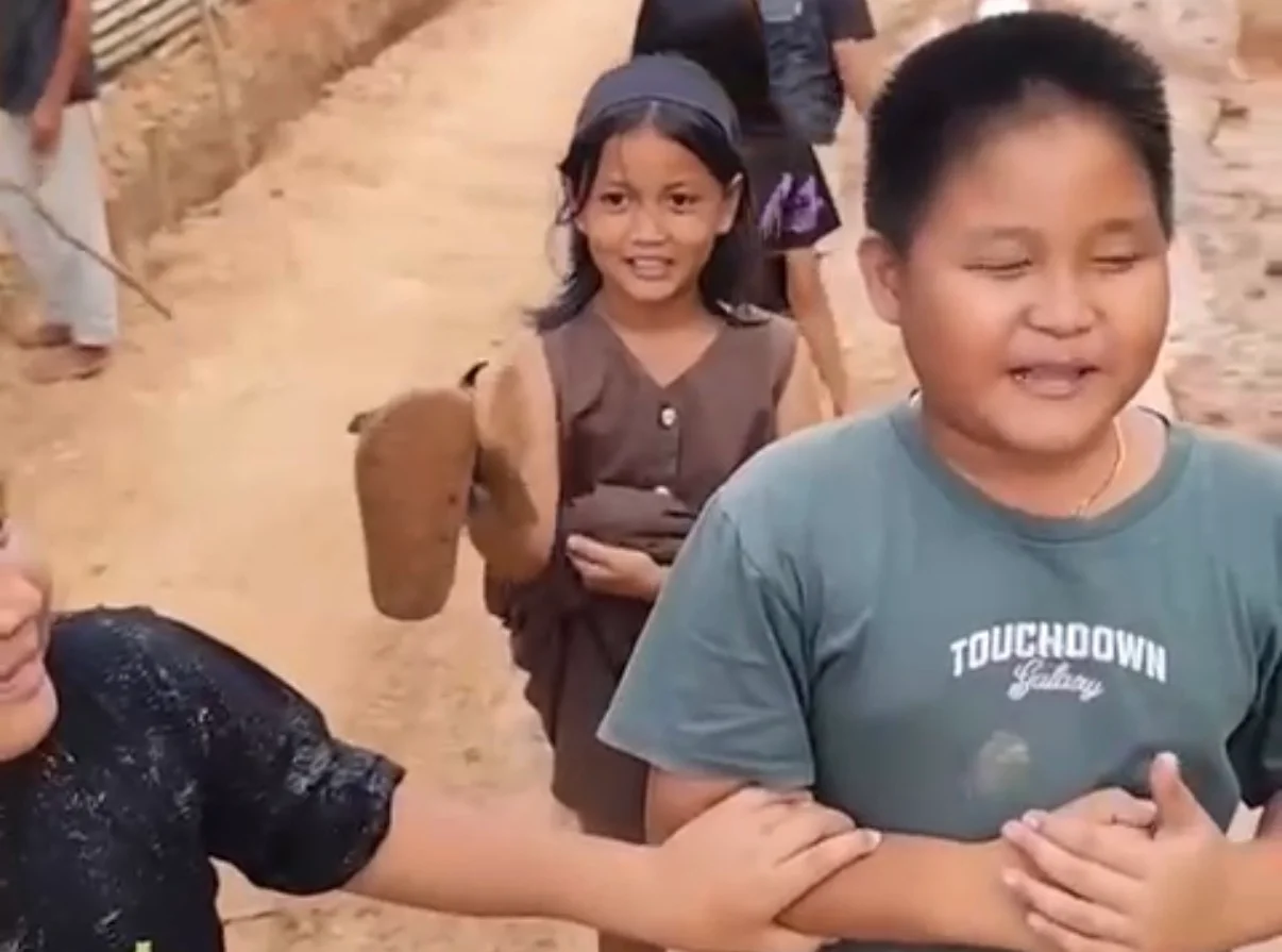 Viral! Bocah Kalbar Kritik Jalan Rusak: Sindiran Pedas untuk Pemda!