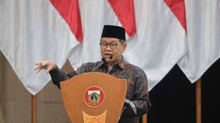 Cara Pramono Anung Bereskan Masalah Transportasi di Jakarta: Solusi Cepat 2026!
