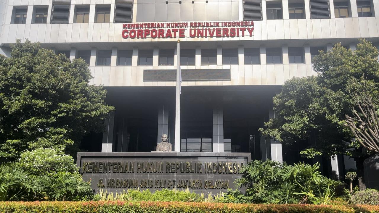 Cerita Pegawai Honorer Kementerian Tetap Ngantor di Hari Pertama WFH: Dedikasi Tanpa Batas!