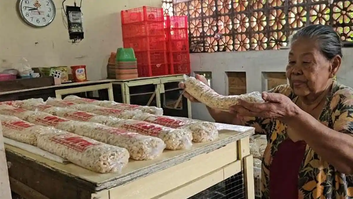 Harga Plastik & Kedelai Naik: Harga Tempe Siap-Siap Melonjak Tajam!