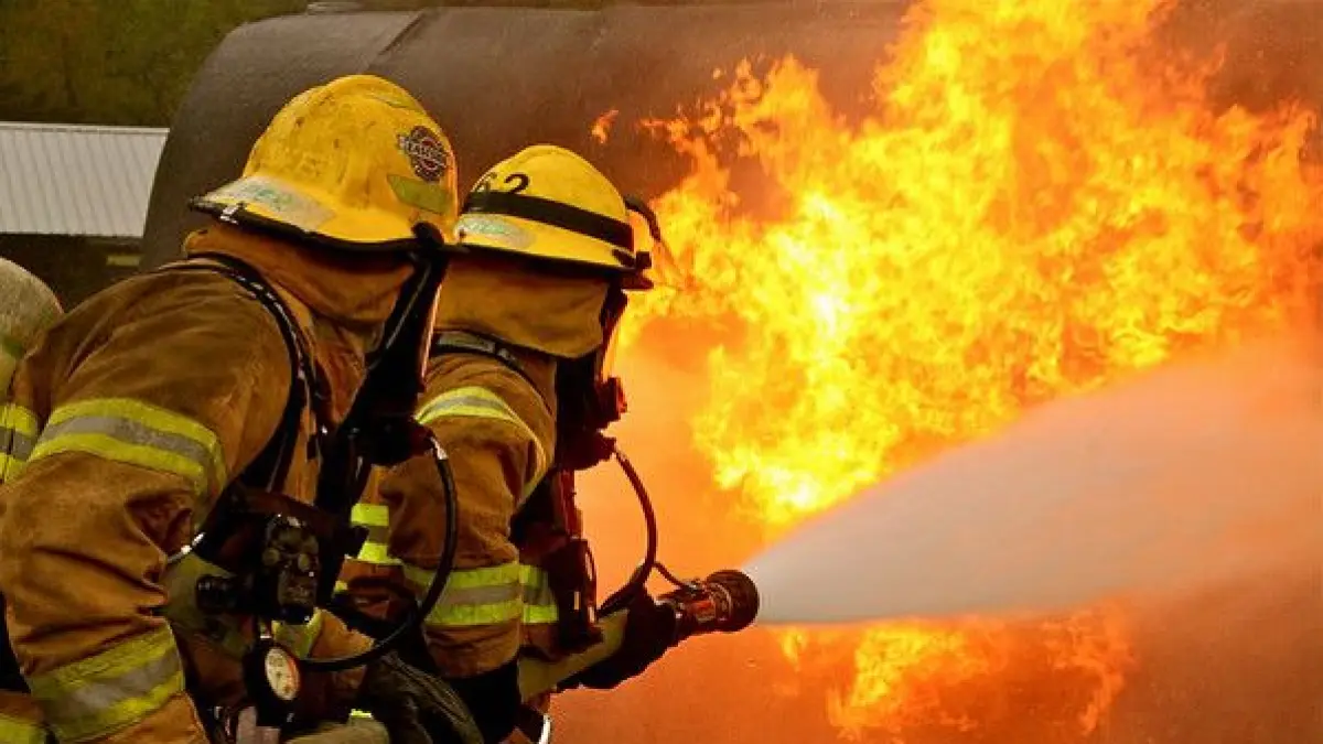 Kebakaran Hebat di Malaysia Hanguskan 1.000 Rumah: Cek Upaya Kemlu RI Bagi WNI!