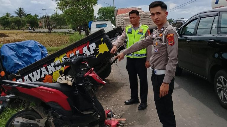 Kecelakaan Maut di Pringsewu: Pikap Oleng Tabrak Pemotor hingga Menewaskan 2 Orang!