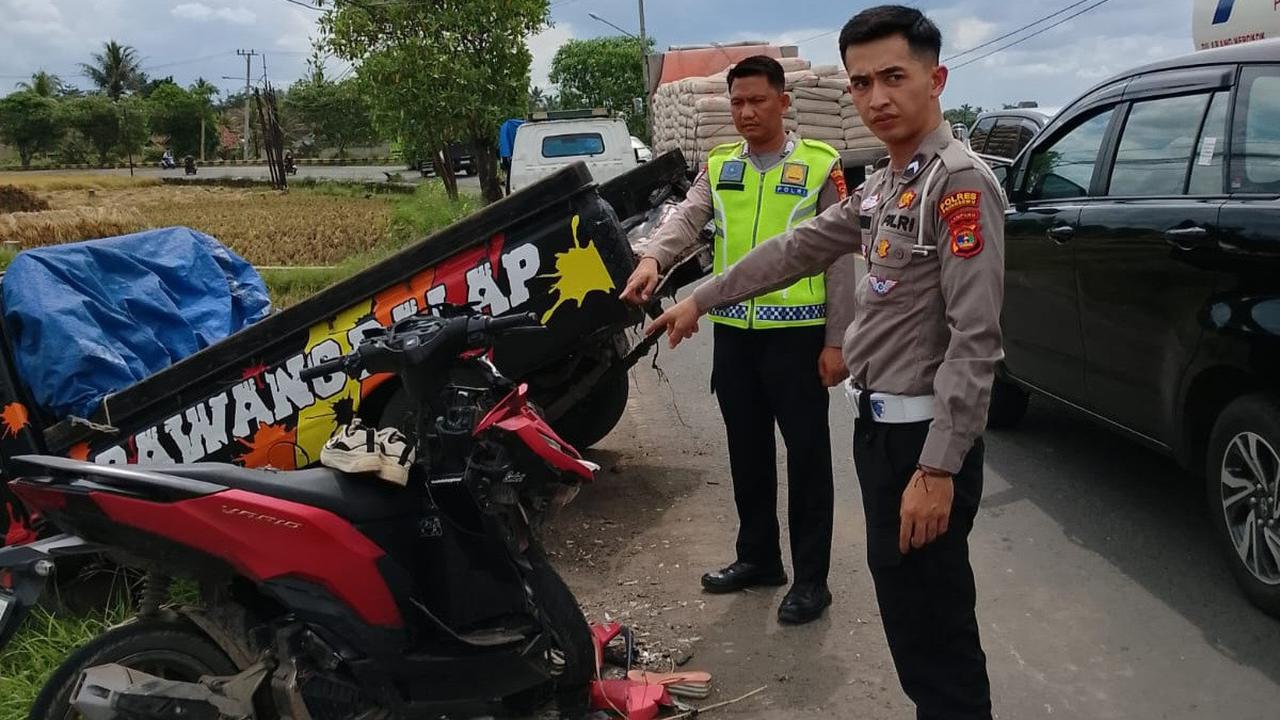 Kecelakaan Maut di Pringsewu: Pikap Oleng Tabrak Pemotor hingga Menewaskan 2 Orang!