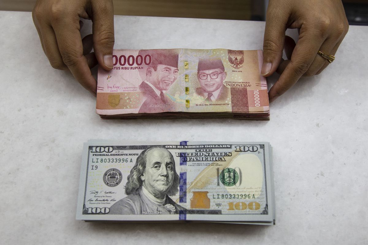 Rupiah Masih Tertekan: Kurs Dolar di Bank Besar Bertahan di Rp 17.000 Hari Ini