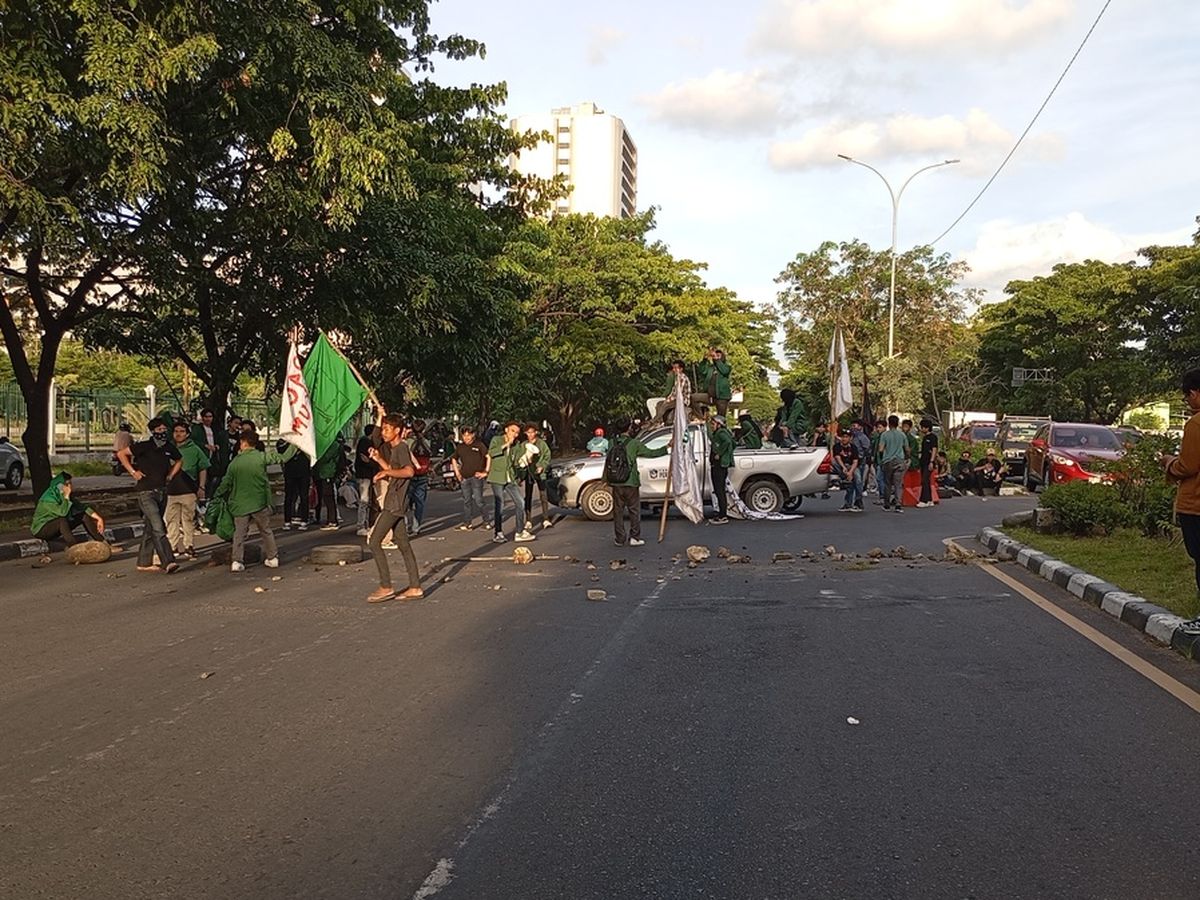 Peringatan April Makassar Berdarah Berujung Rusuh: Nasib Ratusan Mahasiswa!