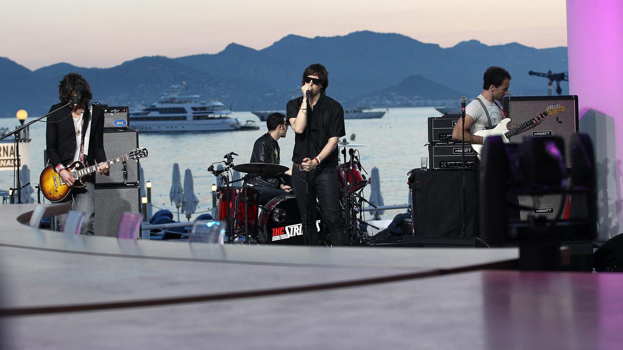 The Strokes Guncang Coachella 2026: Kutuk Serangan AS ke Iran & Konflik Gaza!