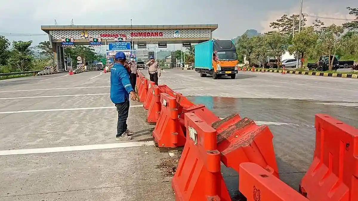 Tol Cisumdawu Retak 80 Meter: Jalur Contraflow Berlaku Selama 4 Bulan!
